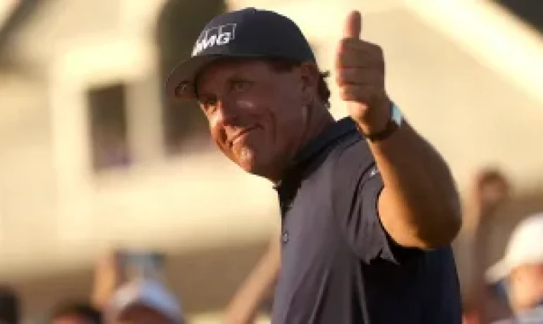 Phil Mickelson wins PGA Tour's year-long Player Impact Program; Tiger Woods second
